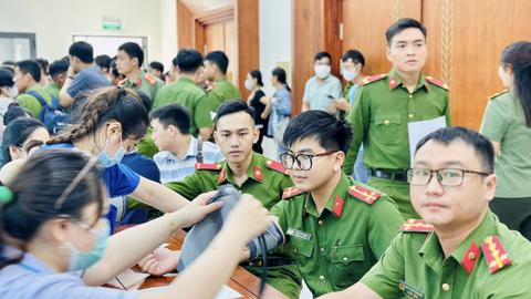 Ngày hội hiến máu tình nguyện “Giọt hồng người chiến sĩ”