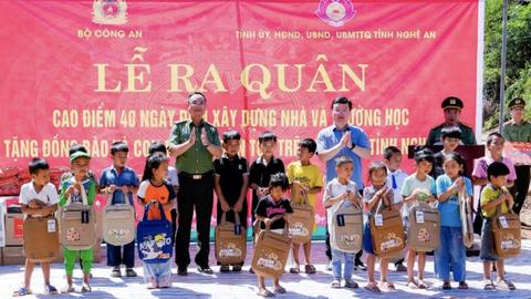 Cao điểm 40 ngày đêm xây nhà, trường học hỗ trợ người dân vùng lũ