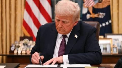 Tổng thống Mỹ Donald Trump tuyên bố không áp thuế vàng
