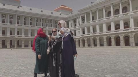 Những người phụ nữ làm hướng dẫn viên du lịch ở Afghanistan