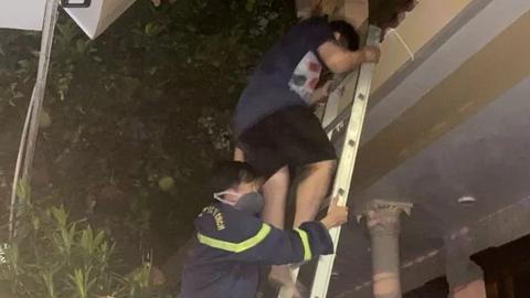 Cứu 5 người thoát khỏi đám cháy trong đêm