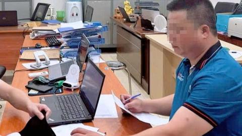   Khởi tố người đàn ông rút chìa khóa xe khách ở Hà Nội