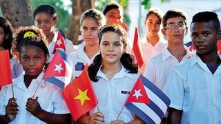 Gửi trọn yêu thương tới Cuba – từ trái tim người Việt