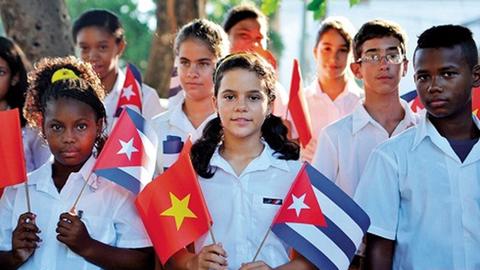 Gửi trọn yêu thương tới Cuba – từ trái tim người Việt