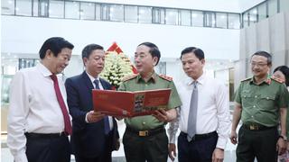 Ra mắt cuốn sách "Lúc dân cần, lúc dân khó, có Công an"