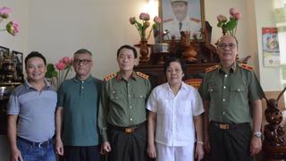 Thứ trưởng Lê Quốc Hùng thăm hỏi gia đình các đồng chí cố lãnh đạo Bộ Công an