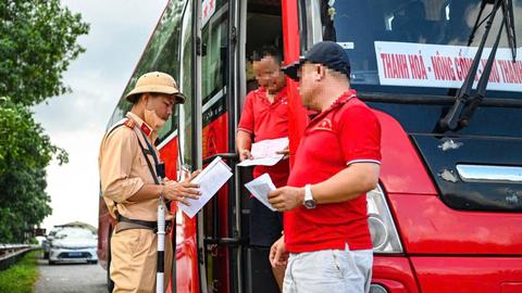 Xe khách giường nằm, nên cấm hay quản thế nào?