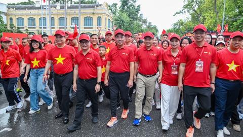 Tự hào “Cùng Việt Nam tiến bước”