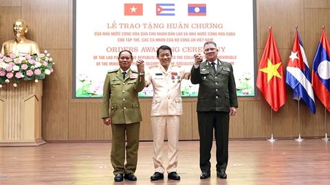 Lễ trao Huân chương của Nhà nước CHDCND Lào và Nhà nước Cộng hòa CuBa tặng tập thể, cá nhân Bộ Công an Việt Nam