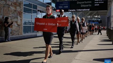 Tiếp viên Air Canada đình công, hàng trăm chuyến bay bị hủy