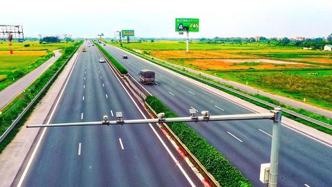 Chủ động các phương án hướng dẫn khi thí điểm phân làn xe tải trên cao tốc 