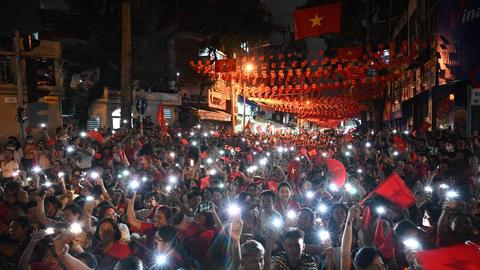 Đông đảo người dân đến xem tổng hợp luyện diễu binh