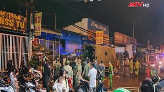 TP Hồ Chí Minh: Cháy lớn tại xưởng bóng đèn, giải cứu 1 người bị mắc kẹt