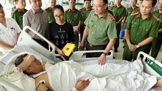 Thứ trưởng Phạm Thế Tùng thăm, động viên Đại úy Lê Đình Công