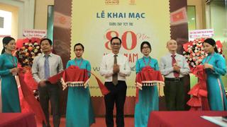 Trưng bày tem thư “80 năm Việt Nam vươn mình ra biển lớn”
