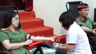 Cán bộ chiến sĩ Công an Khánh Hòa tham gia hiến máu tình nguyện