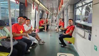 Người dân ưu tiên lựa chọn phương tiện công cộng đi xem A80
