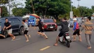 Xác minh nhóm thanh niên hành hung người ở lễ hội