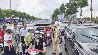 Kiên quyết xử lý vi phạm trật tự, an toàn giao thông khu vực Trung tâm Triển lãm quốc gia