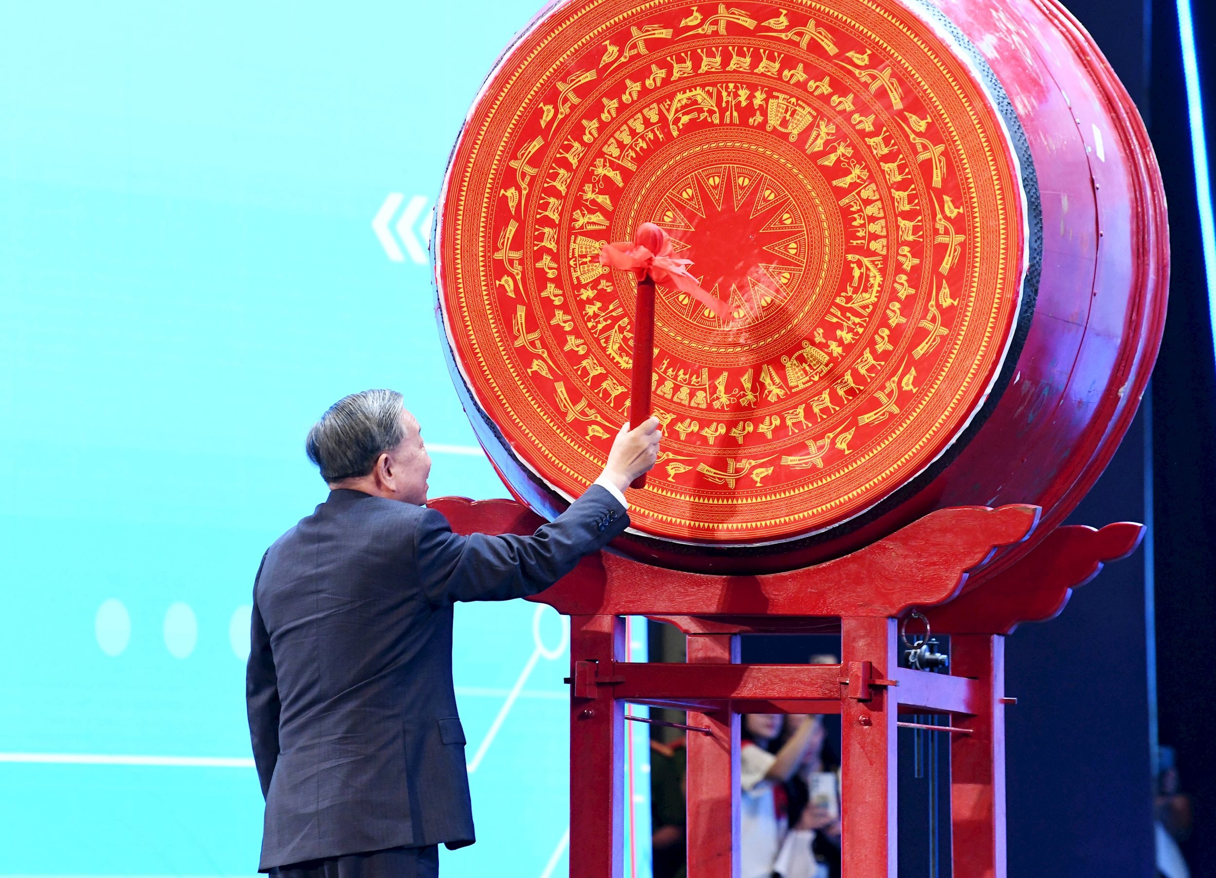 Tổng Bí thư Tô Lâm đánh trống khai giảng năm học mới 2025-2026