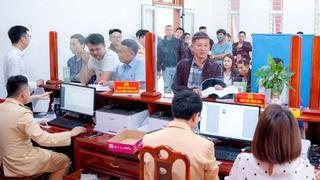 Tăng cường hỗ trợ người dân cấp đổi, cấp lại giấy phép lái xe