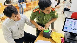 Nhiều lợi ích khi người nước ngoài đăng ký định danh điện tử 
