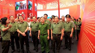 Lãnh đạo Bộ Công an tham quan Triển lãm “80 năm hành trình Độc lập – Tự do – Hạnh phúc”