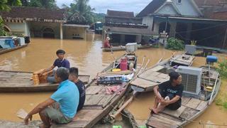 Sạt lở ven sông uy hiếp nhà dân tại xã Con Cuông, Nghệ An