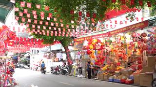 Phố Hàng Mã: Rộn ràng Trung thu - siết chặt phòng cháy