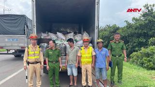 CSGT phát hiện xe chở 7 tấn mỡ động vật không rõ nguồn gốc