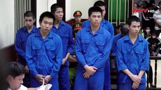 Đánh chém nhau tại quán nhậu, 11 bị cáo lãnh án 33 năm tù
