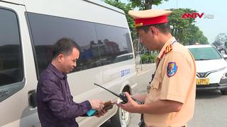 Chỉ đạo mới về cách thức dừng xe, kiểm soát người và phương tiện giao thông