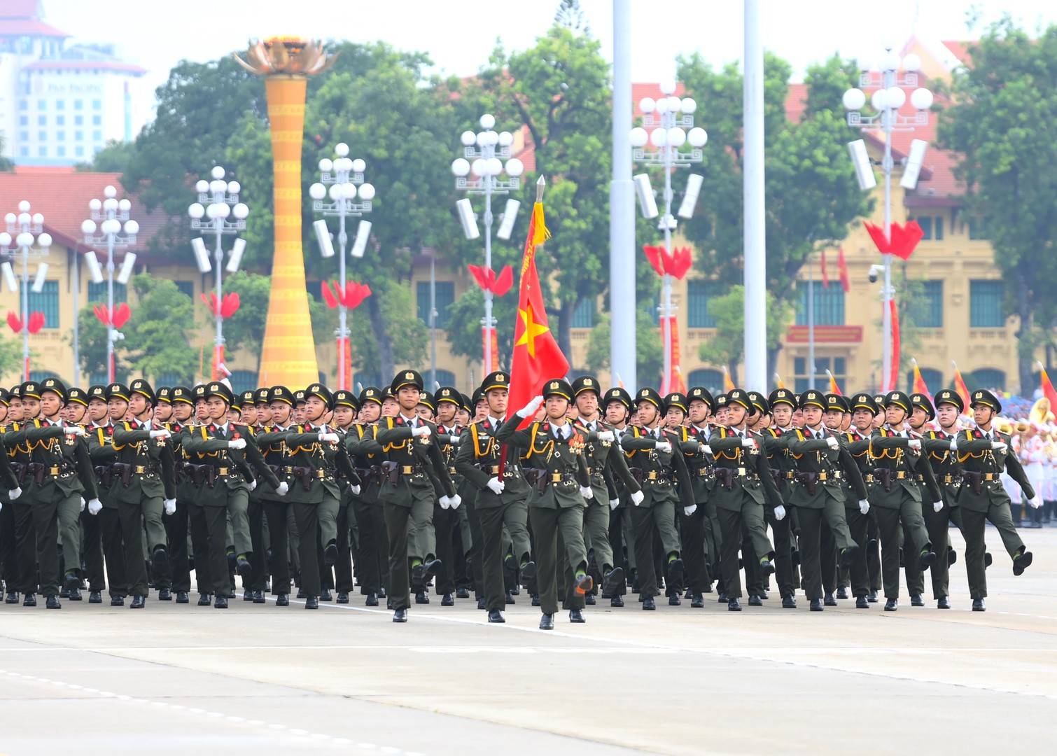 Khối nam sĩ quan An ninh nhân dân trong Lễ diễu binh kỷ niệm 80 năm Cách mạng tháng Tám thành công và Quốc khánh 2/9.