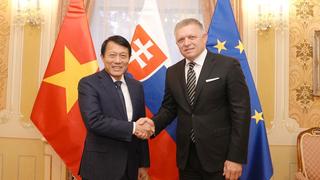 Thủ tướng Slovakia Robert Fico tiếp Đại tướng Lương Tam Quang