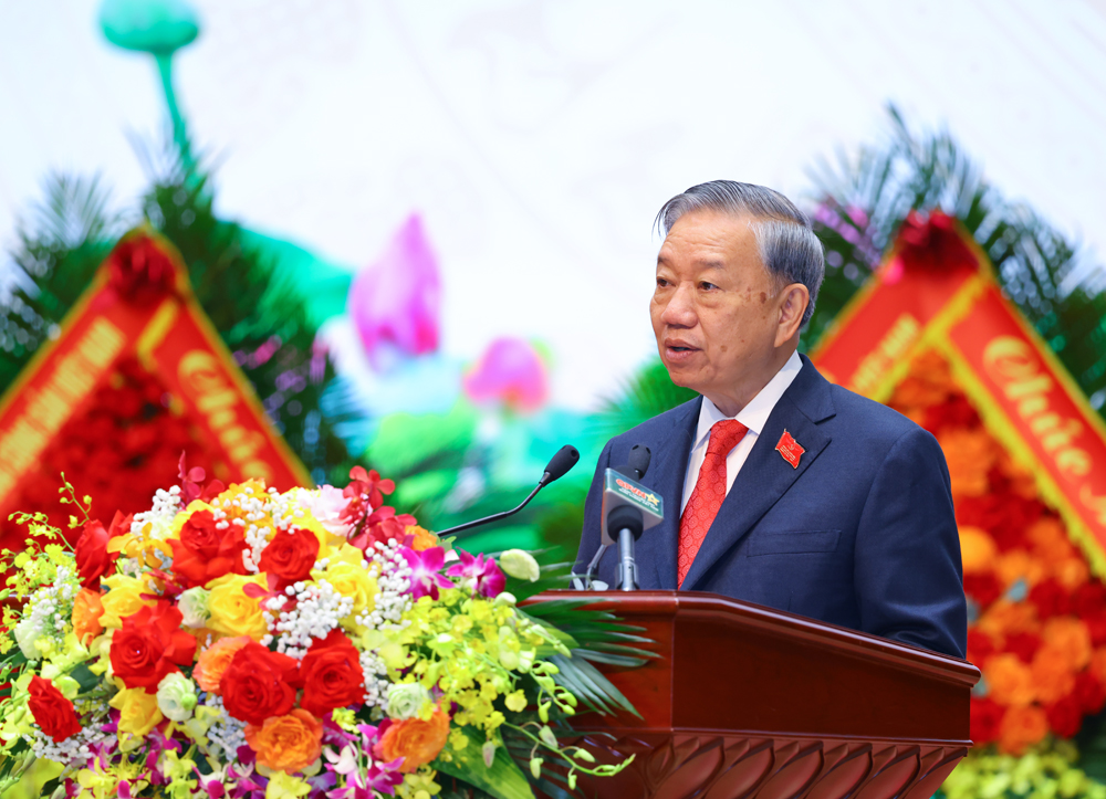 Tổng Bí thư Tô Lâm, Bí thư Quân ủy Trung ương phát biểu chỉ đạo tại Đại hội.