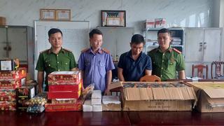 Đối tượng lợi dụng mưa bão vận chuyển lượng lớn pháo và ma túy 