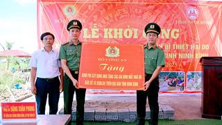 Bộ Công an hỗ trợ 24 căn nhà cho người dân bị ảnh hưởng bão số 10
