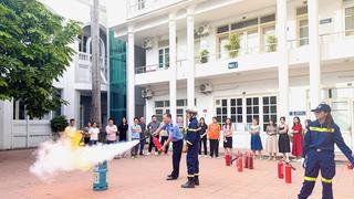 Nâng cao kỹ năng cho cư dân nhân Ngày toàn dân phòng cháy chữa cháy