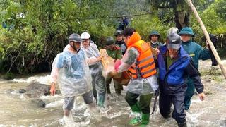 Sát cánh cùng nhân dân khắc phục hậu quả bão lũ