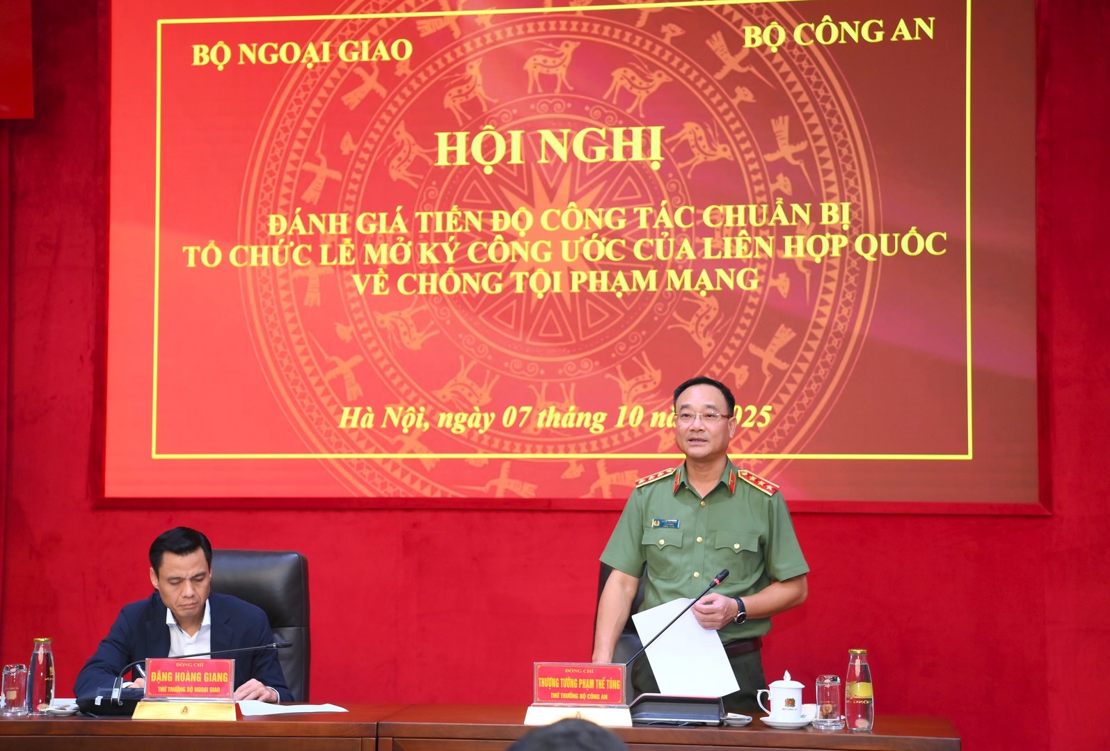 Thứ trưởng Phạm Thế Tùng phát biểu chỉ đạo tại Hội nghị đánh giá tiến độ công tác chuẩn bị tổ chức Lễ mở ký Công ước của Liên hợp quốc về chống tội phạm mạng.
