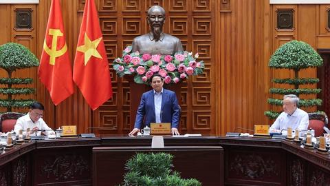 Thủ tướng Chính phủ: Bằng mọi cách tiếp cận các khu vực đang bị lũ chia cắt