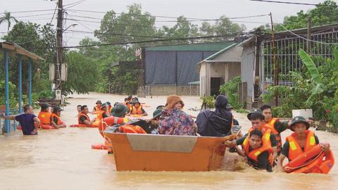 15 người chết và mất tích do mưa lũ sau bão số 11
