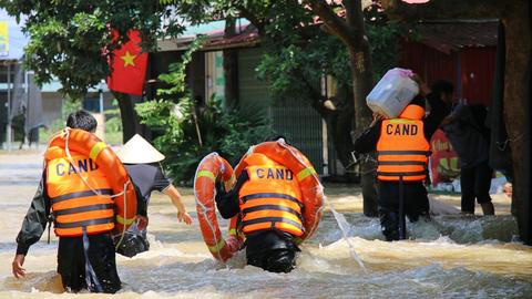 Kiểm tra ứng phó mưa lũ tại Trung Giã và Đa Phúc