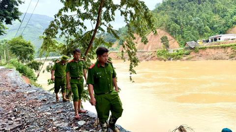 452 người dân thoát chết trong gang tấc nhờ Công an di dời kịp thời