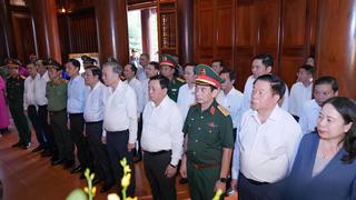 Tổng Bí thư Tô Lâm dâng hương tưởng nhớ Chủ tịch Hồ Chí Minh 