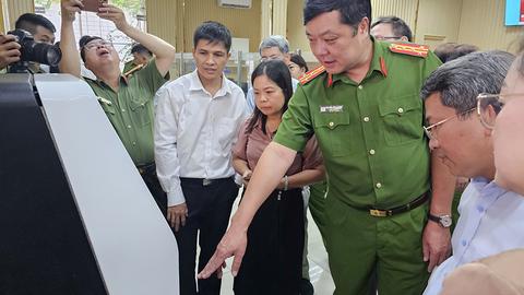 Công an TP HCM ra mắt bộ phận "một cửa" tại Công an các phường, xã