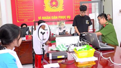 Công an xã Mỹ Hoà Hưng lấy sự hài lòng của người dân làm thước đo trong công việc
