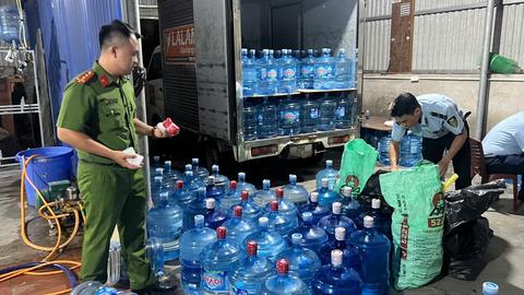 Liên tiếp triệt phá đường dây sản xuất, buôn bán hàng giả quy mô lớn