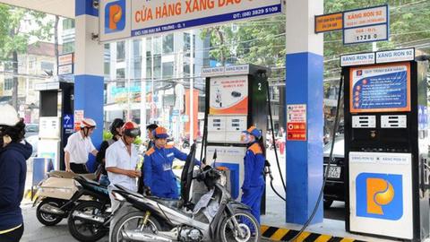Giá xăng tăng, giá dầu giảm