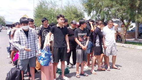 Việt Nam tiếp nhận 48 công dân từ Campuchia trở về
